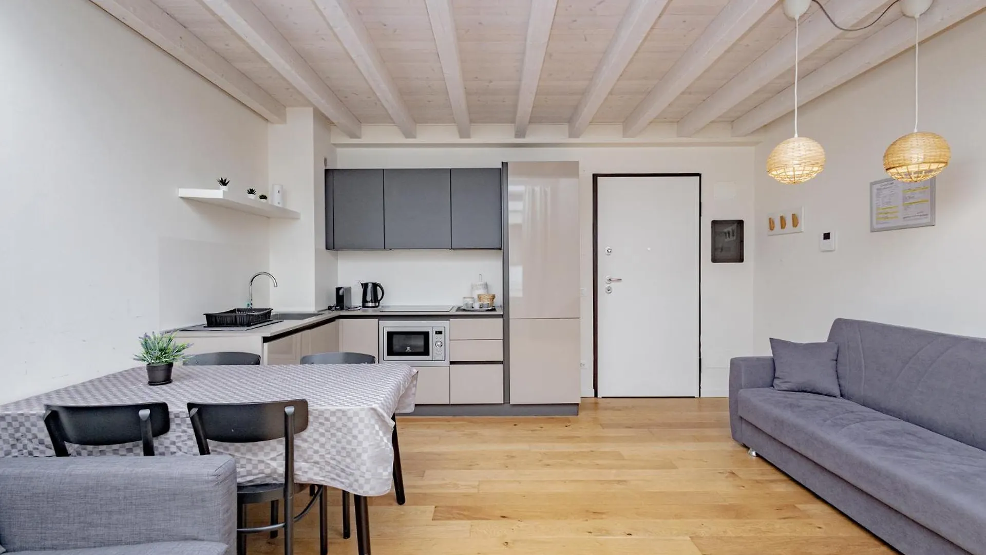 Contatos de Flo Suite Three 3